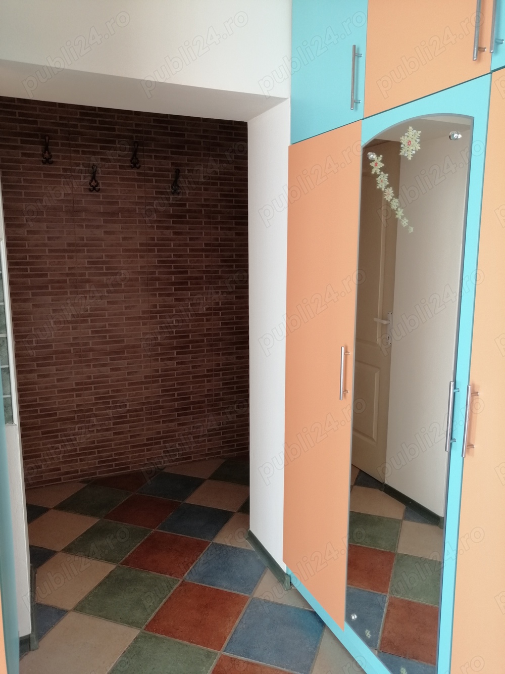 APARTAMENT 3 CAMERE 55 m.p plus mansarda cu dressing de 55 m.p.