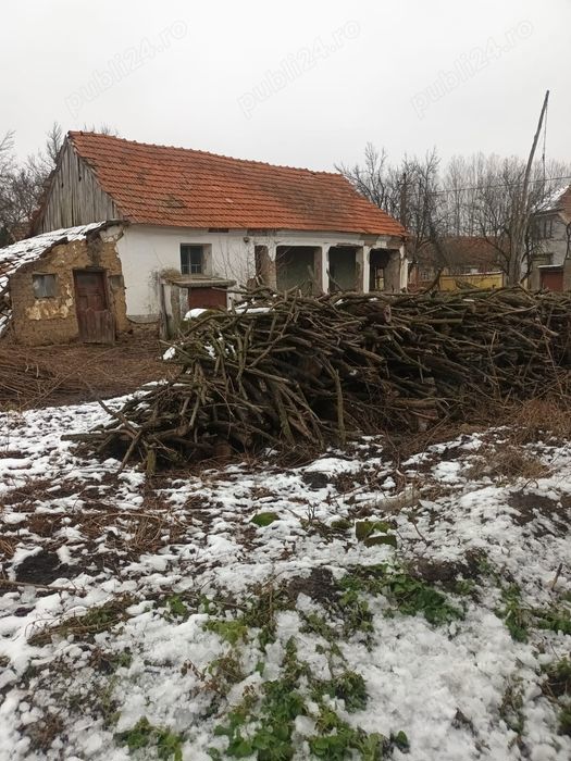 Vând casa cu teren