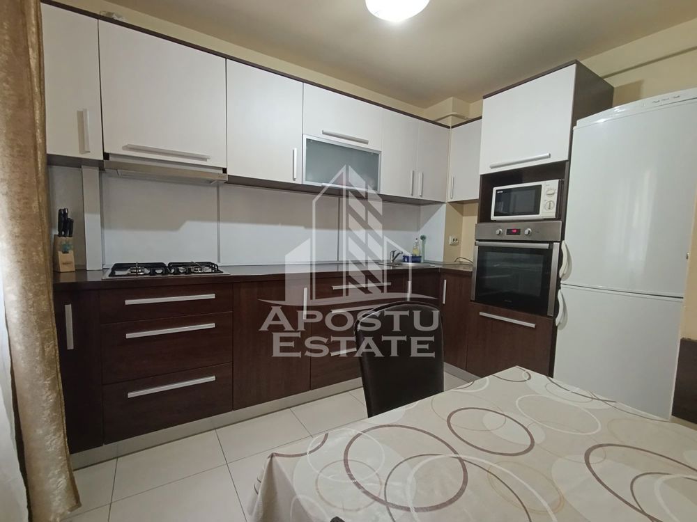 Apartament 4 camere, decomandat, centrala proprie, etaj 1, Dambovita.