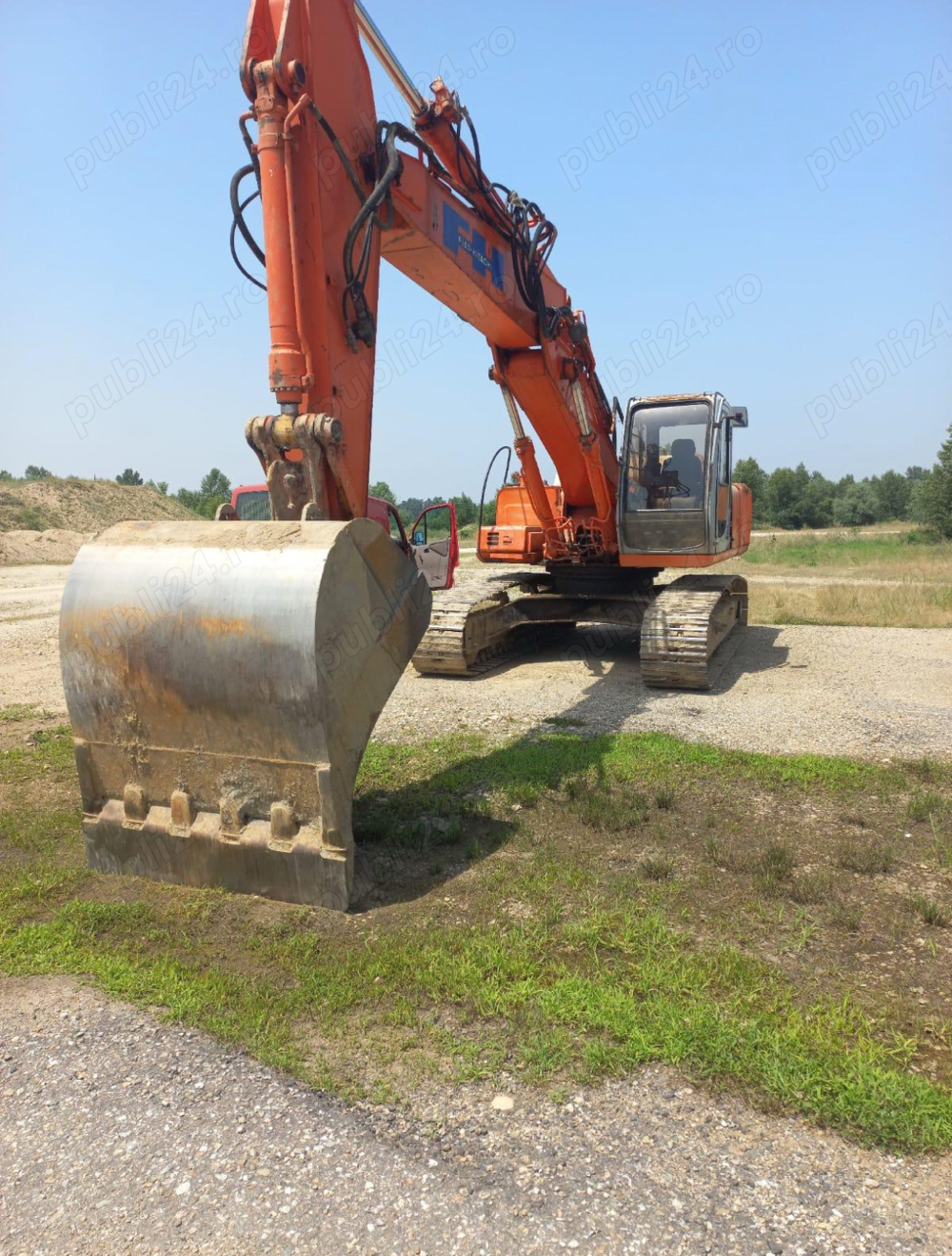 Inchiriez excavator pe senile 26 t