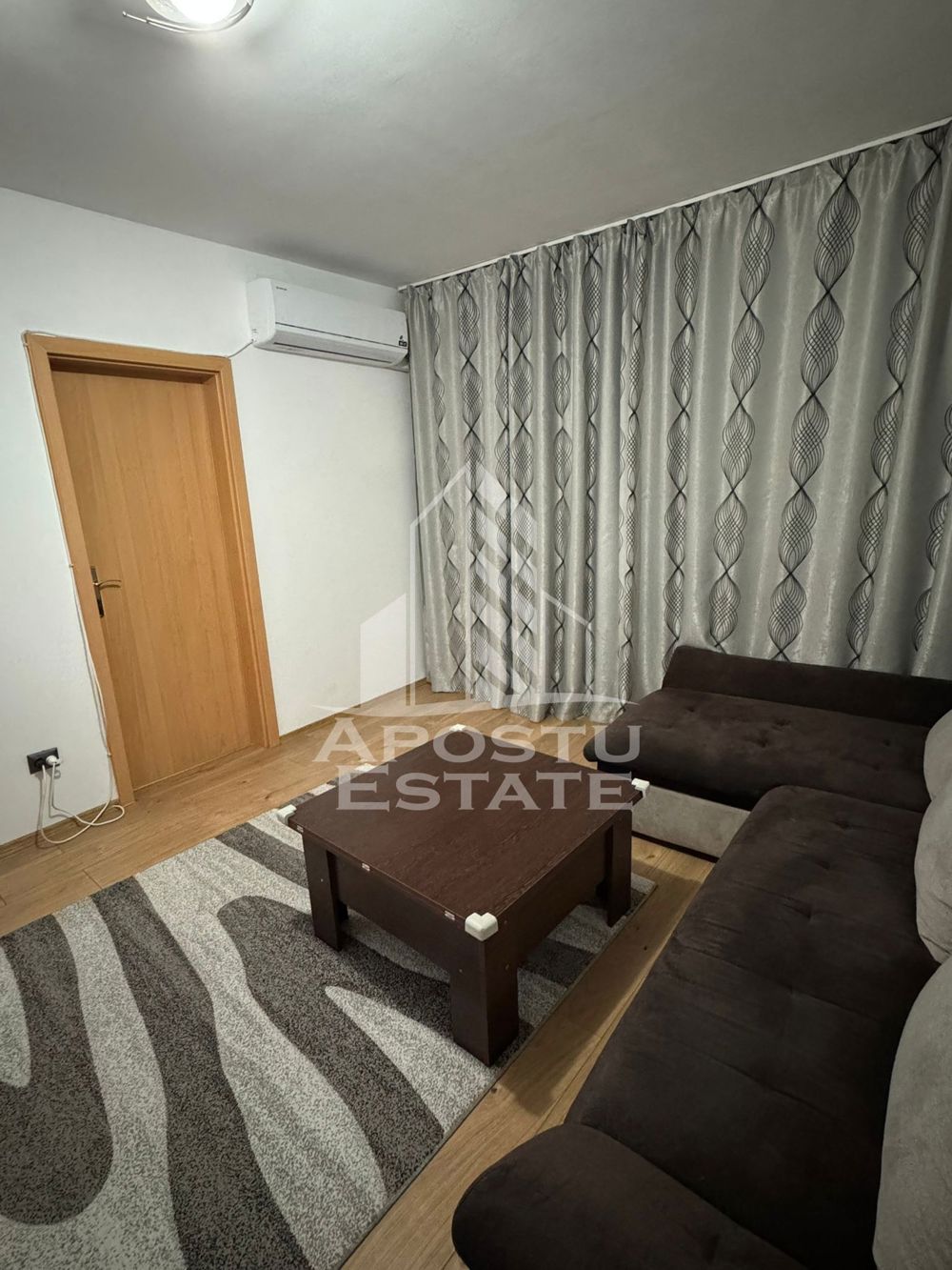 Apartament cu 3 camere, centrala proprie, etaj 3, zona Girocului