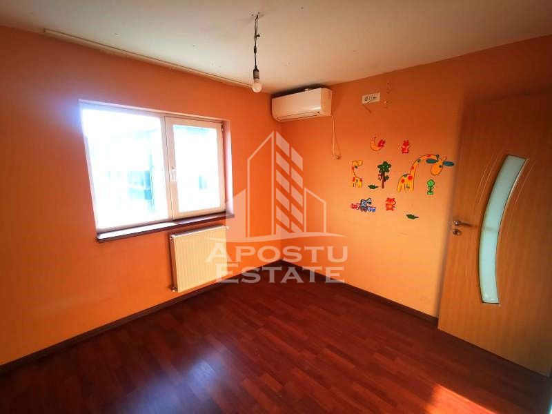 Apartament cu 3 camere, decomandat, 2 balcoane, 2 bai,etaj intermediar