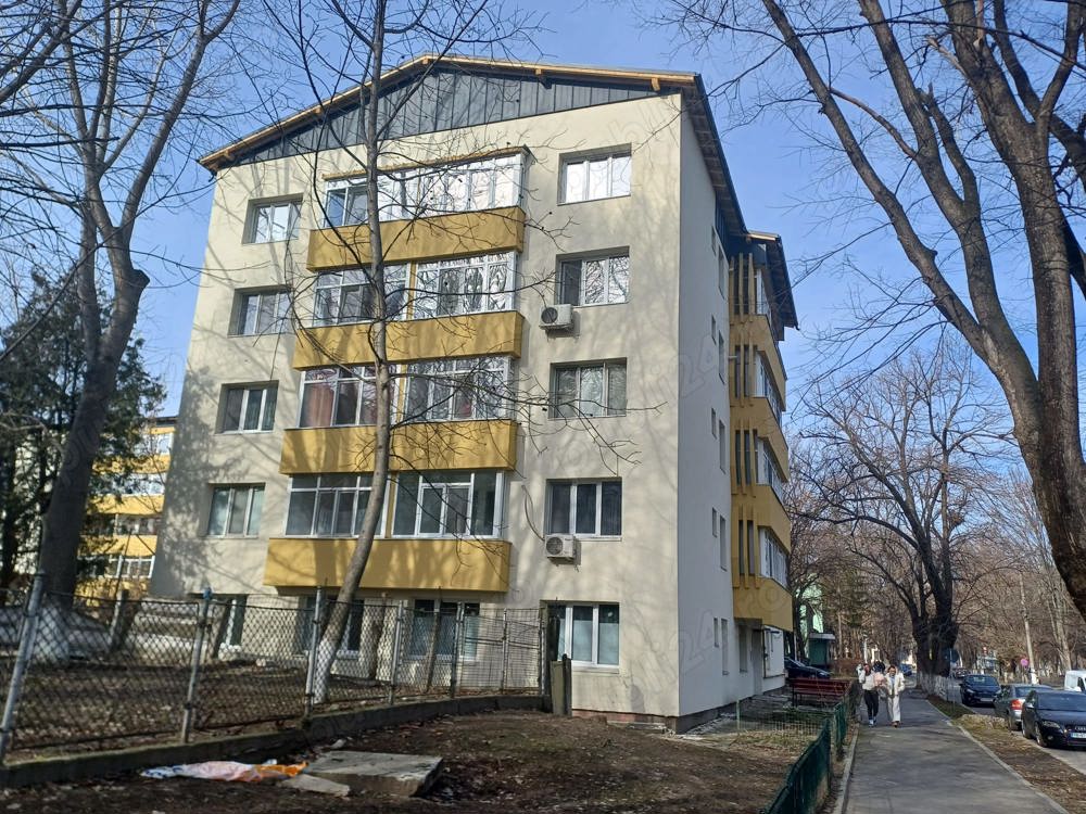 Vand apartament cu 3 camere