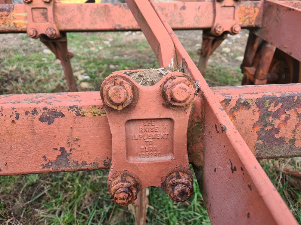 Vând scarificator lățime 3 m