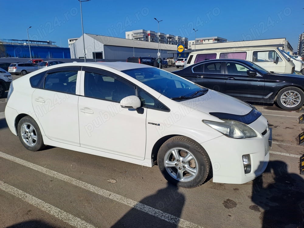 Toyota Prius hybrid. 2011 1,8 136 cp. 260 000 km.