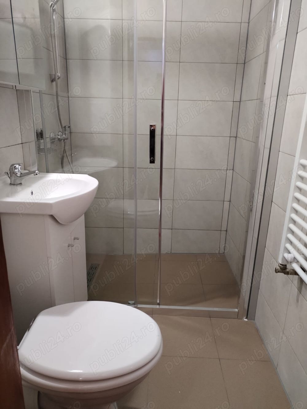 Inchiriez apartament