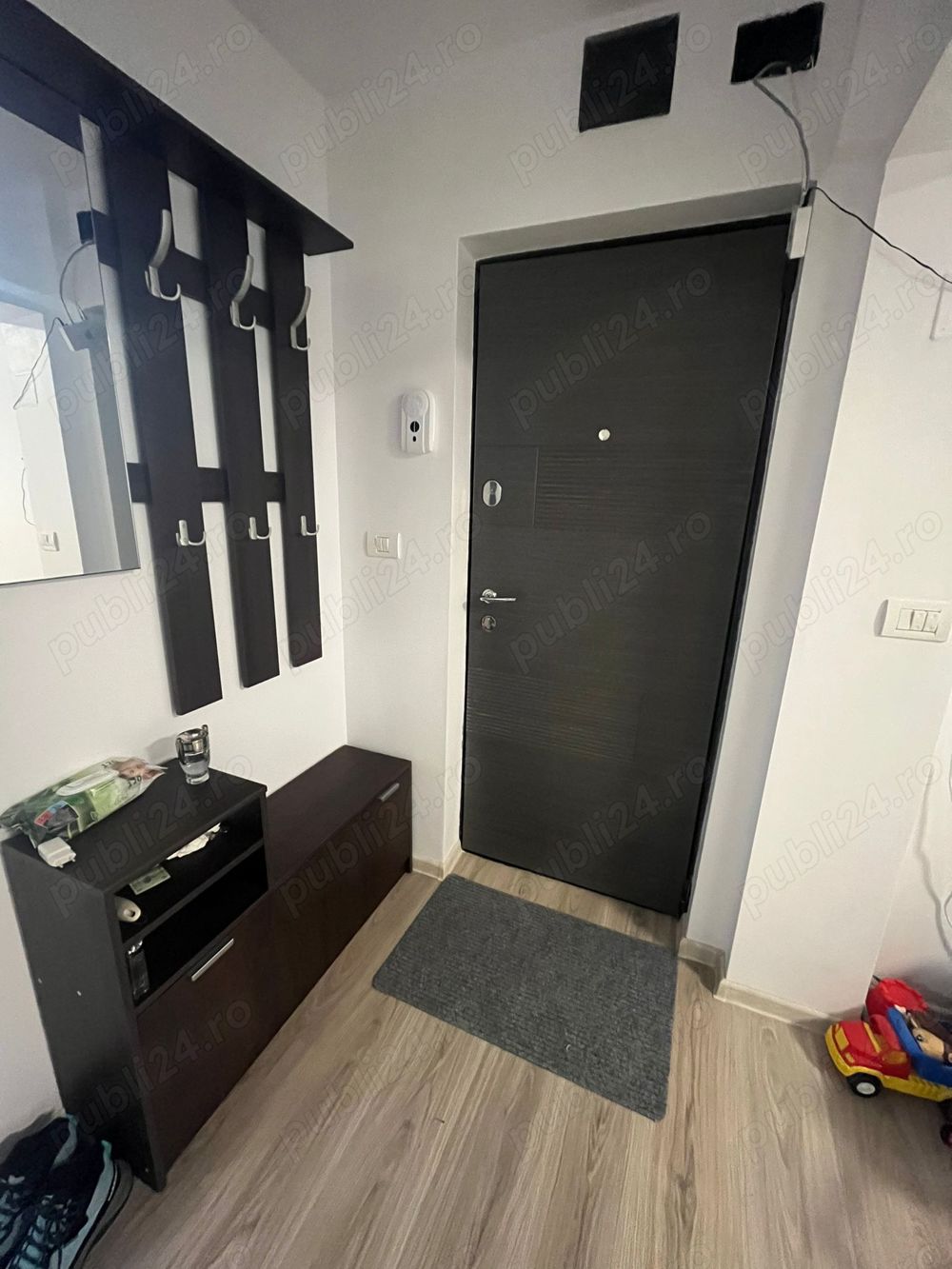 De vanzare apartament 3 camere Navodari