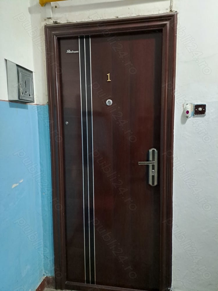 Vând apartament 2 camere la parter, zona Lunca, în spate la Universitate