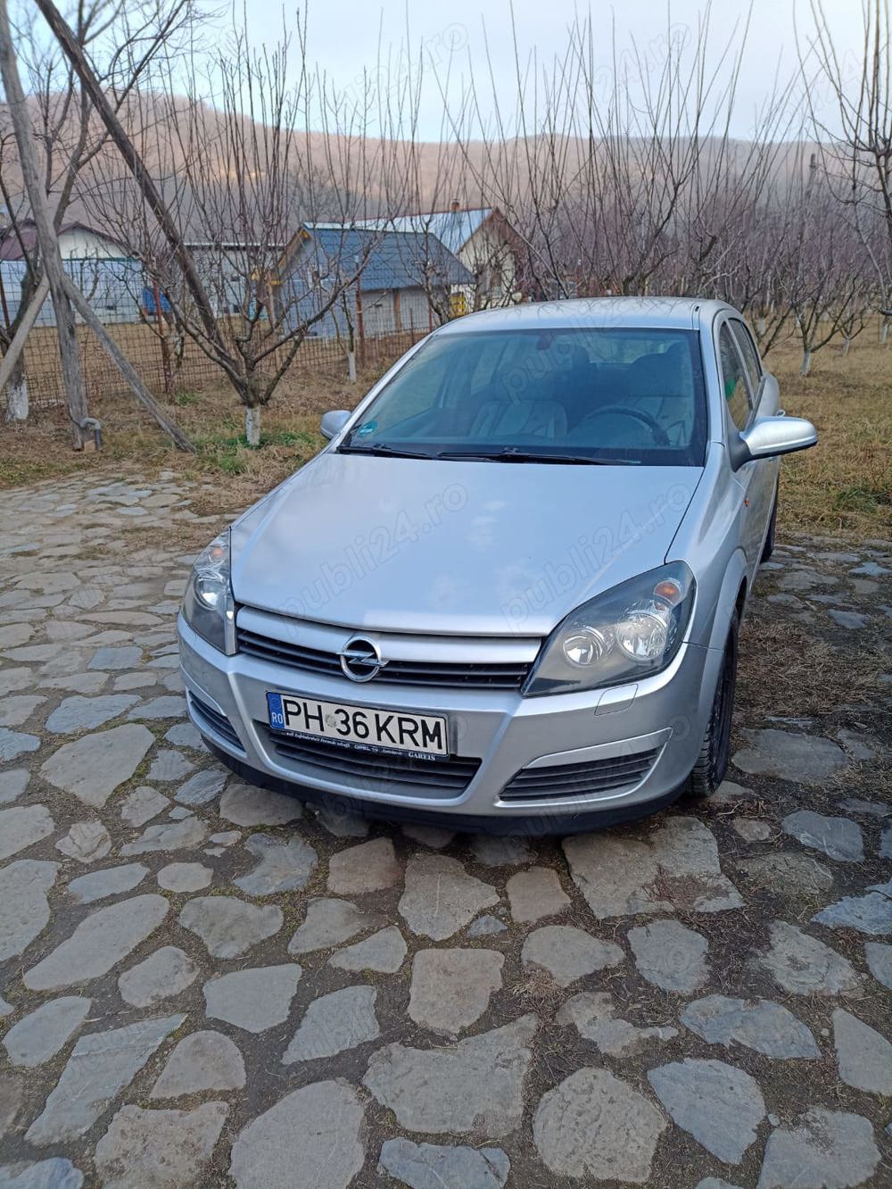 Mașina Opel Astra H