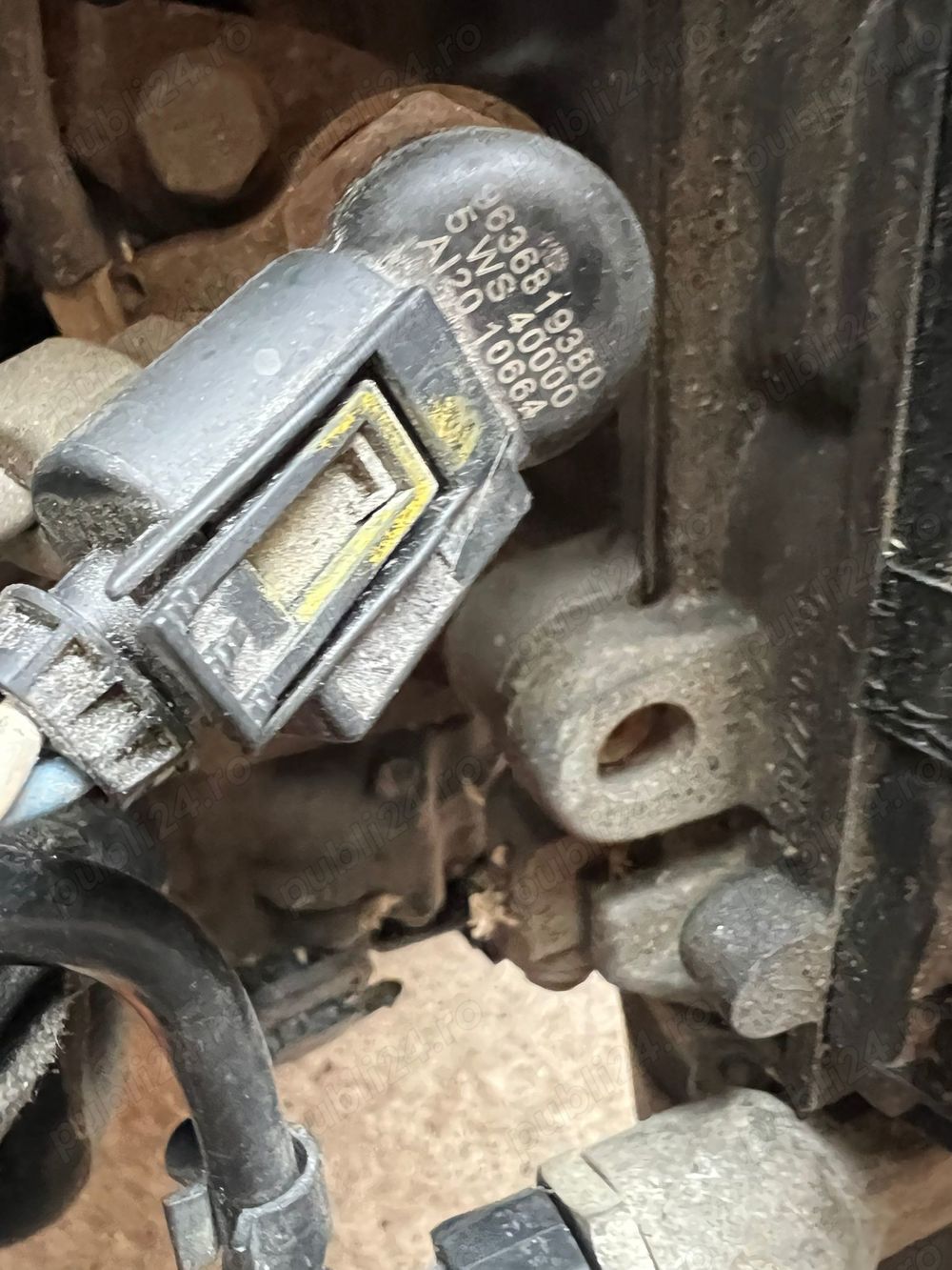 Vand set injectoare Peugeot 2.0 hdi 136 cp + orice piesa