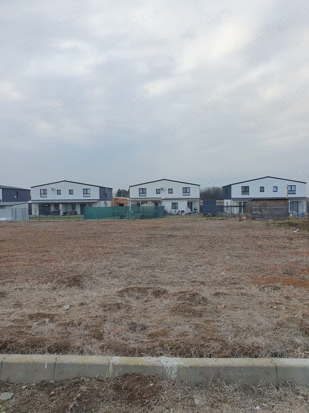 Teren intravilan 702 mp.Giarmata