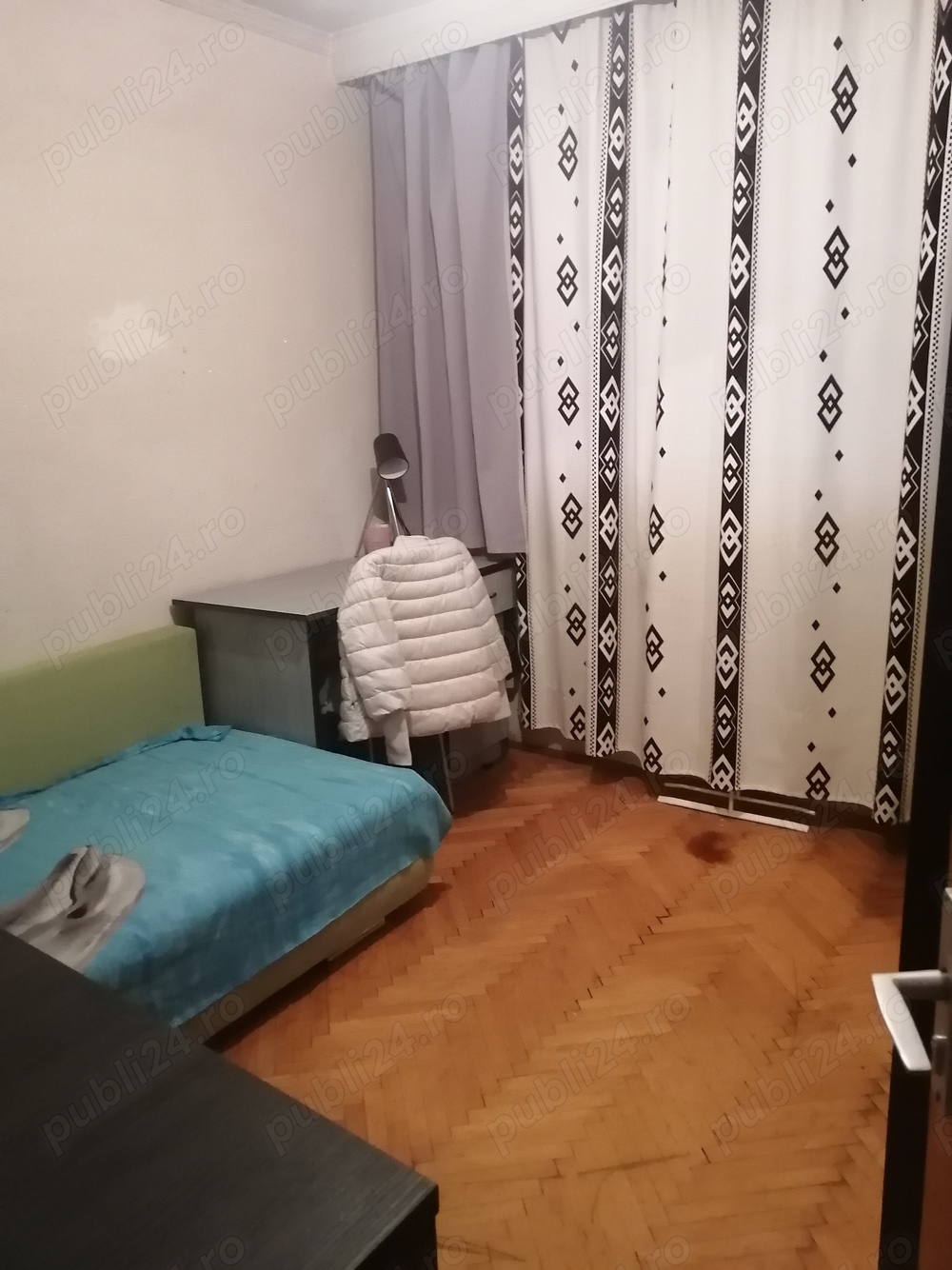 Vând apartament 4 camere