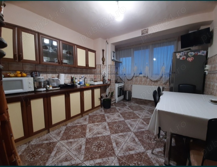 Apartament 3 camere Rogerius