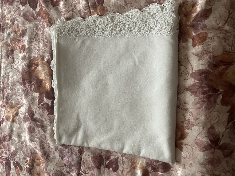 Fete de masă din damasc cu dantelă pe margini