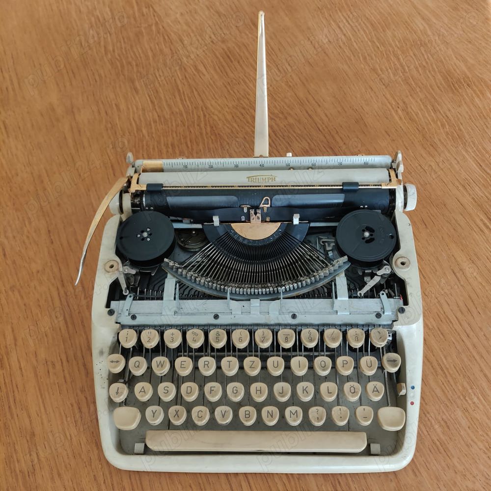 Masini de scris mecanice plate