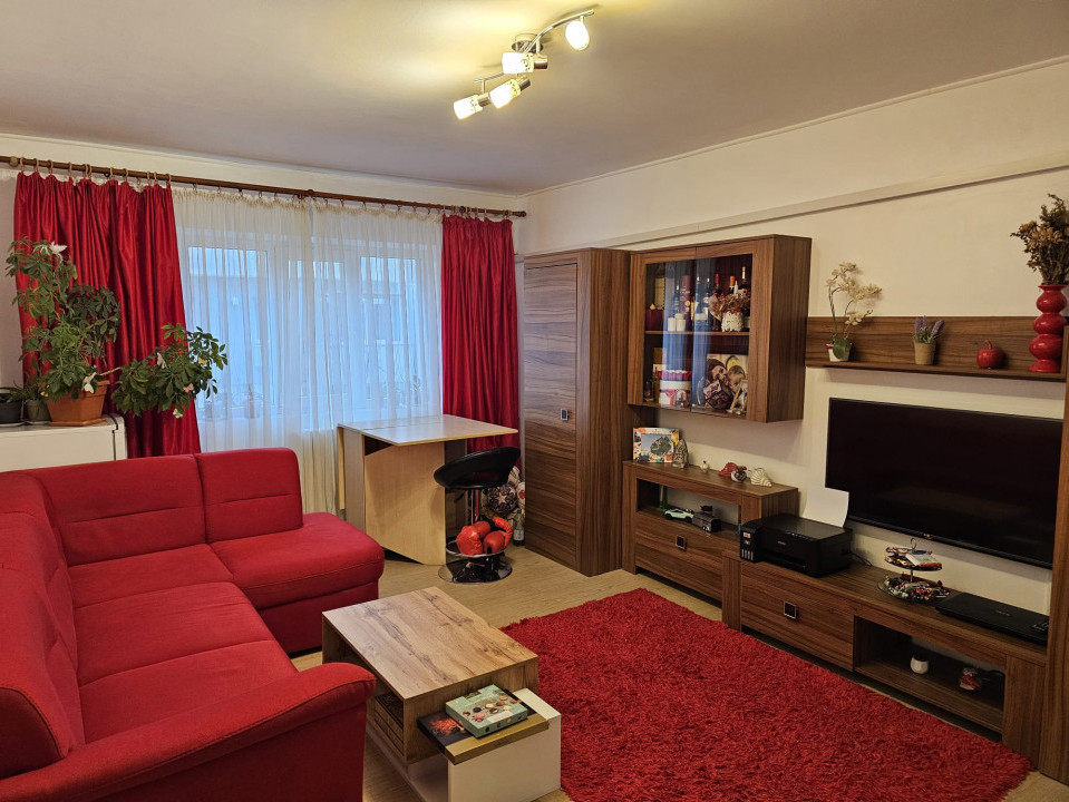 CET - Apartament 3 camere decomandate, 2 bai