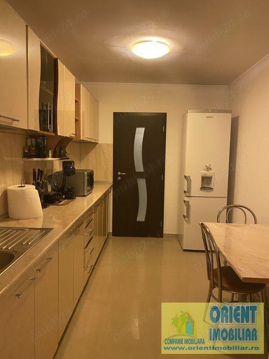 Trocadero, apartament 3 camere de vanzare, renovat, mobilat