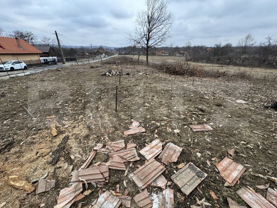 Teren intravilan de vanzare, 400 mp, zona Stroiesti