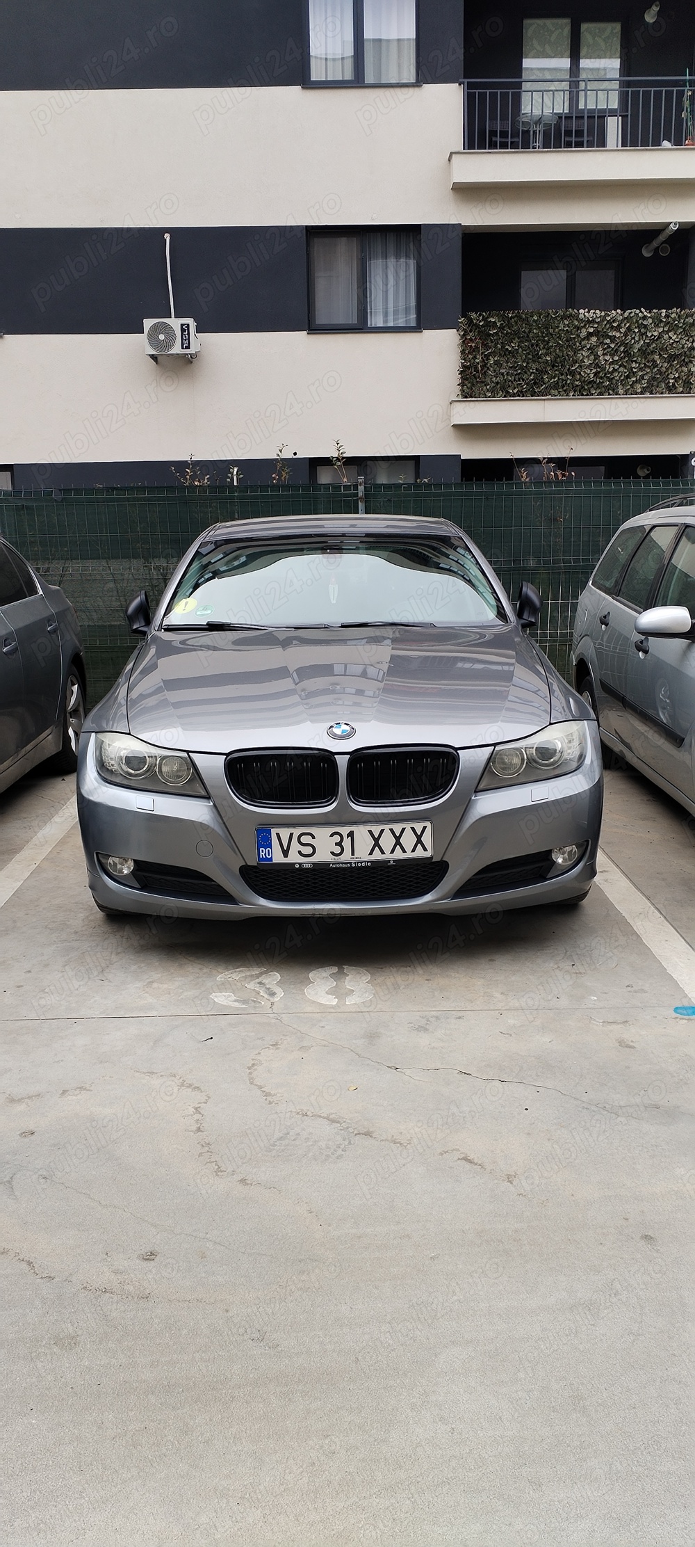 Vand BMW seria 3 E90 318i LCI din 2009 benzina cu cutie automata.