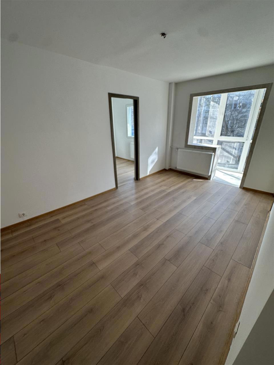 3 camere etaj 1 renovat