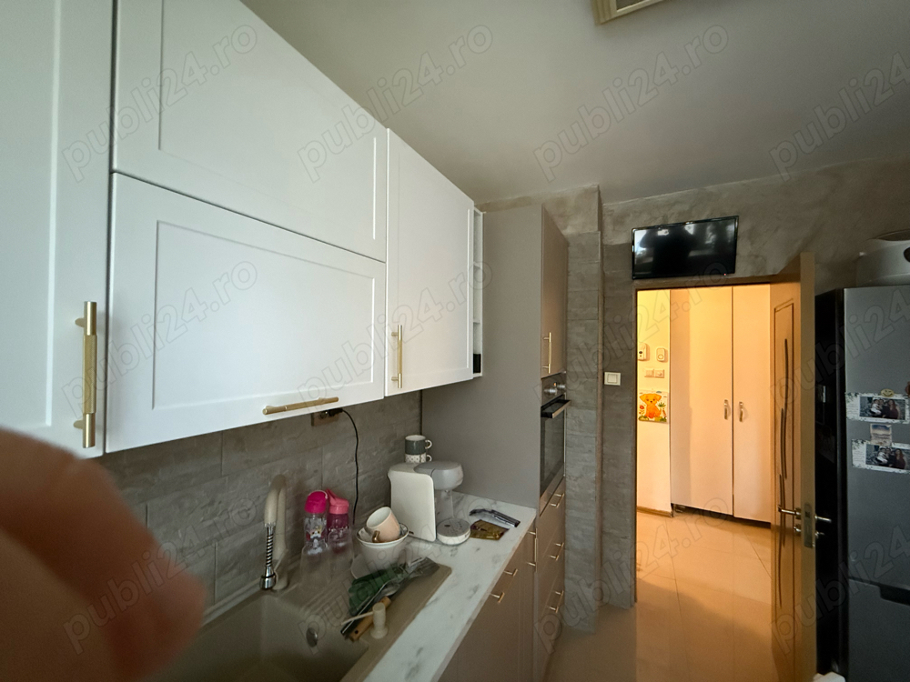 Vand apartament zona SPITAL