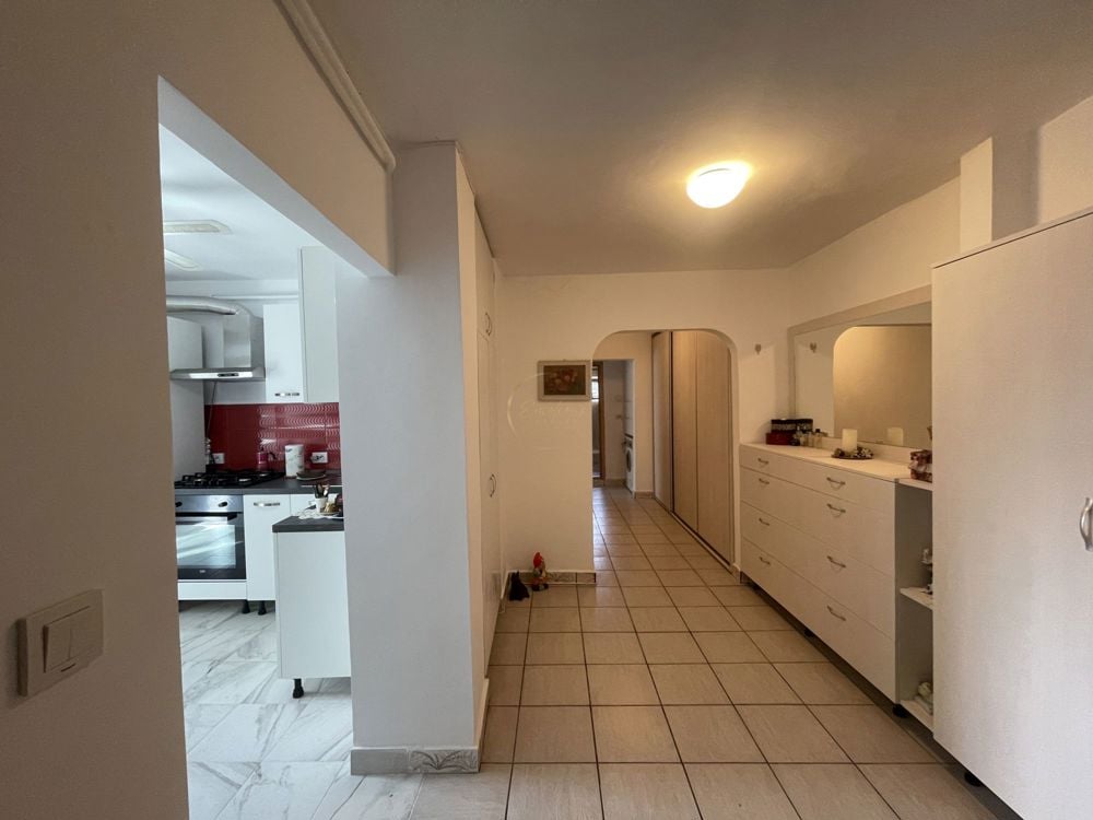 NOU | Apartament spațios 3 camere - Soarelui DECOMANDAT - RENOVAT