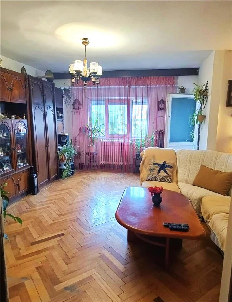 ARADULUI - 4 cam - 2 bai - 1 balcon 13mp - debara - decomandat - centrala proprie ARADULUI - 4 cam - 2 bai - 1 balcon 13mp - debara - decomandat - centrala proprie