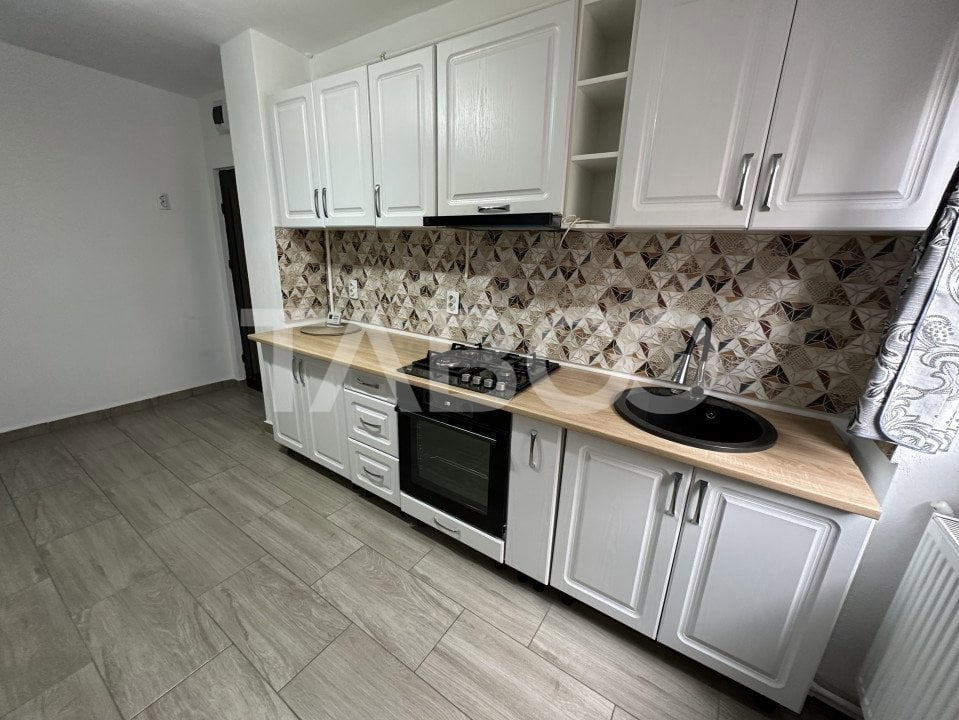 Apartament de vanzare recent renovat 2 camere beci de depozitare