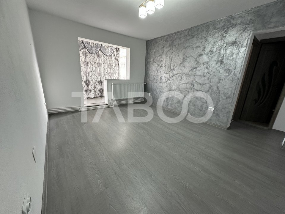 Apartament de vanzare recent renovat 2 camere beci de depozitare