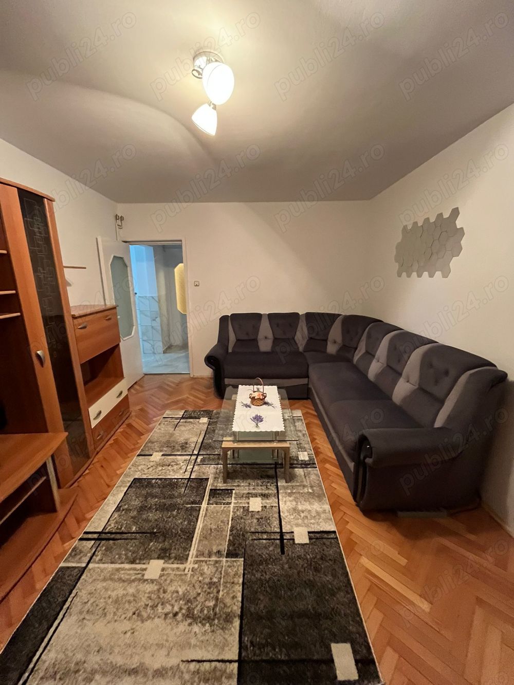 Inchiriez apartament cu 2 camere 