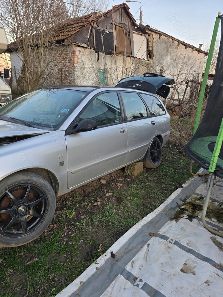 dezmembrez volvo v40