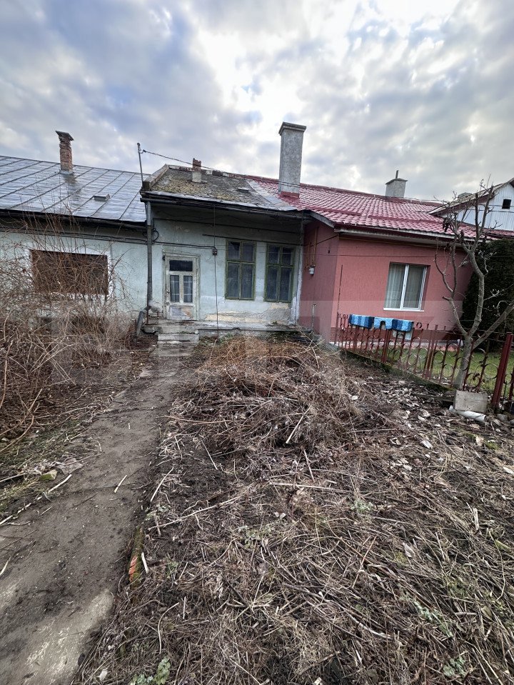 Casa zonă centrală Dej,curte comună, 31mp