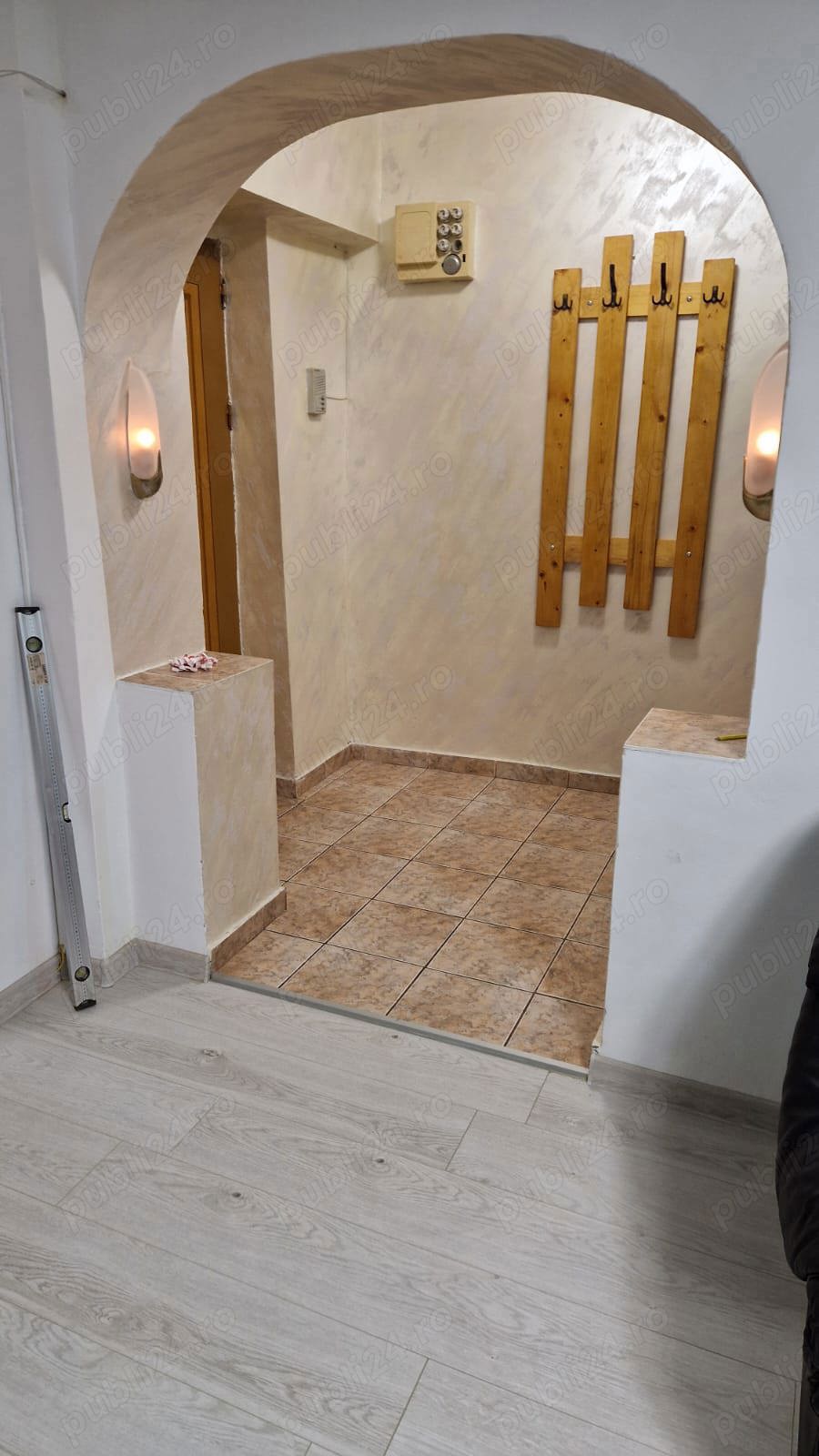 Închiriez apartament cu 2 camere