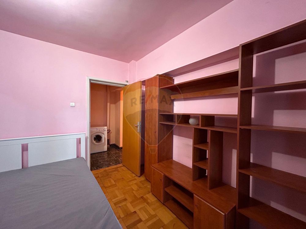 Apartament cu 3 camere de închiriat în zona Calea Severinului