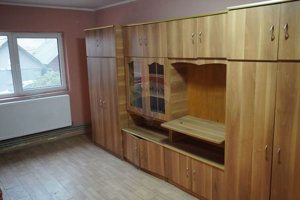 Apartament cu 2 camere de vânzare pe strada Tudor Vladimirescu