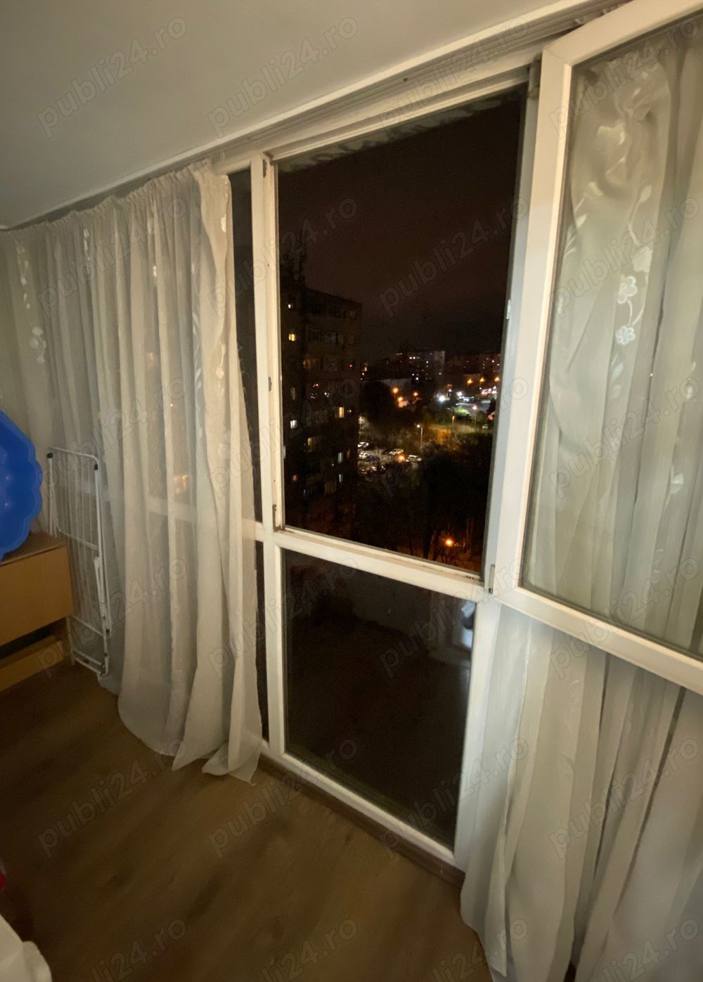 Vând apartament cu 3 camere la Bloc turn etaj 8 10