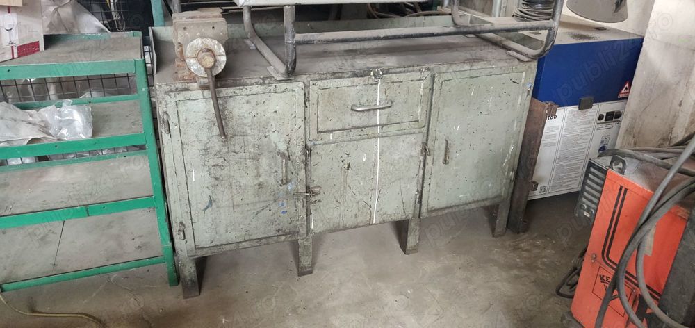 Vand banc de lucru cu menghina