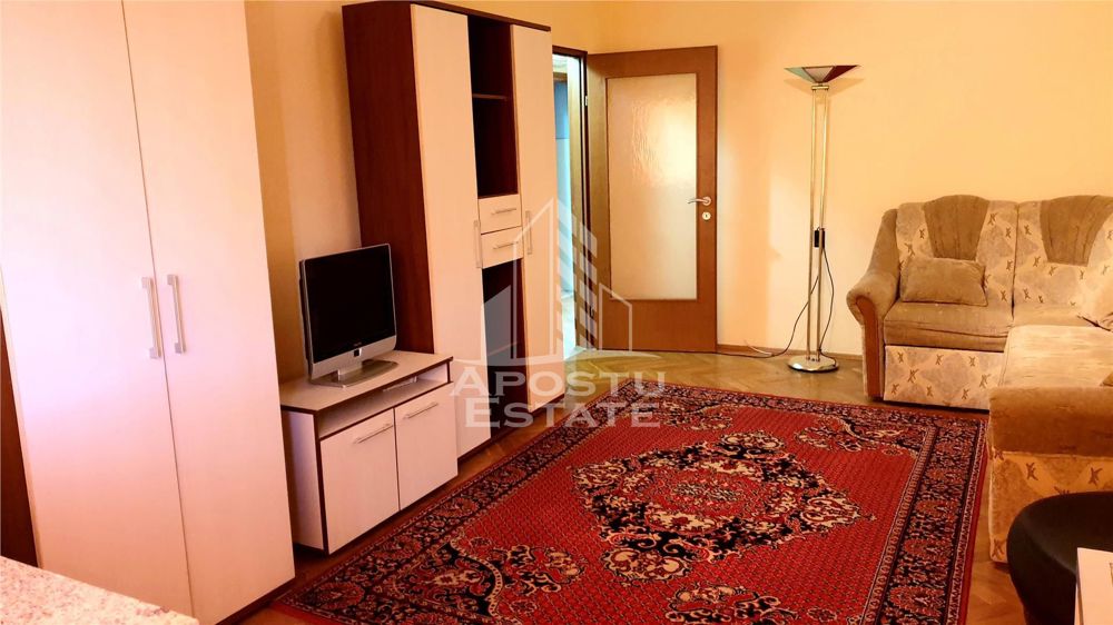 Apartament cu 3 camere decomandat in zona Lipovei