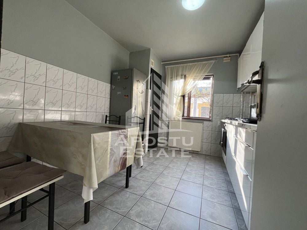 Apartament cu 2 camere,semidecomandat,zona Dambovita