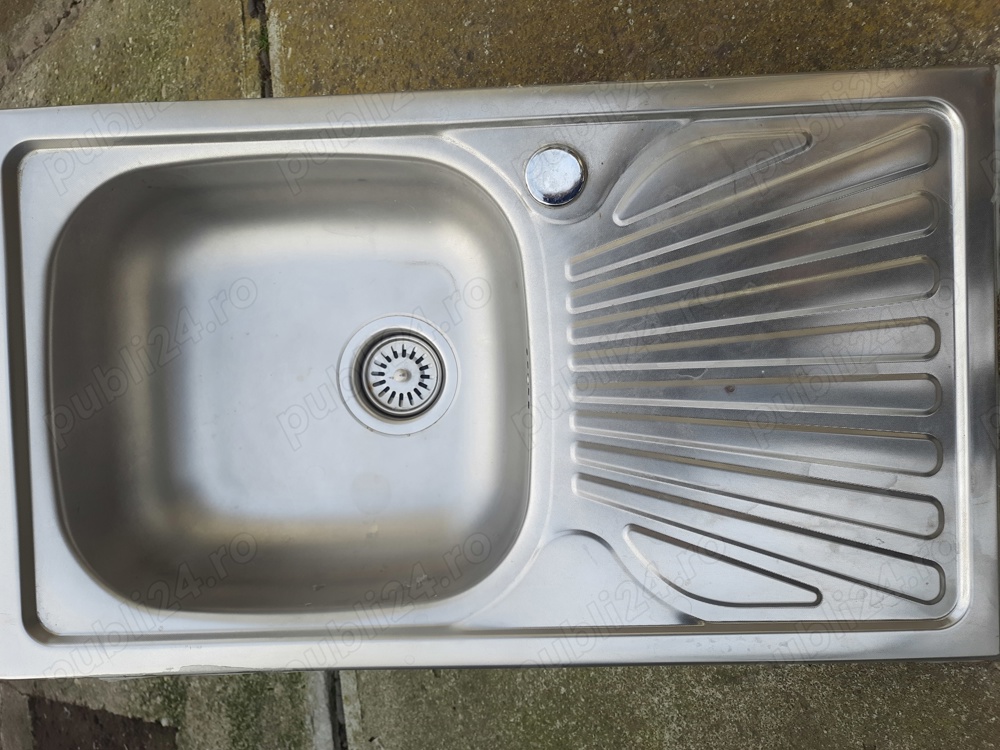 Chiuvetă de bucătărie de inox cu robinet 