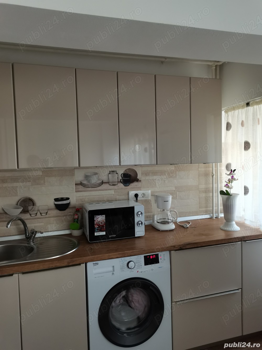 Ofer HOTELIER ap.2cam dec zona centrului civik Brasov de la 230lei zi