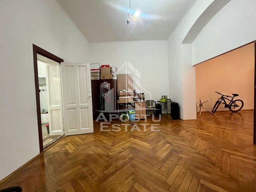 Apartament deosebit in cladire istorica, zona Piata Romanilor