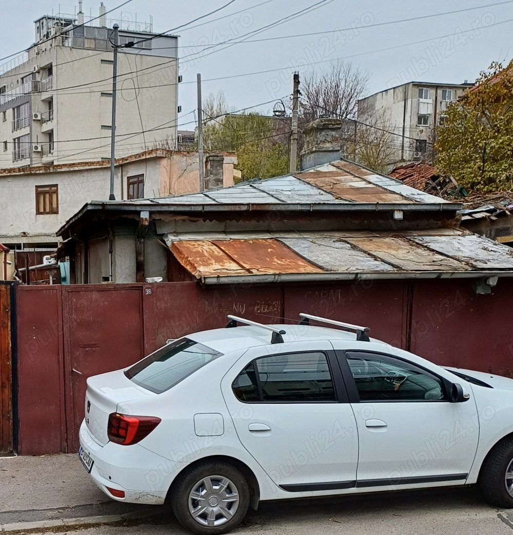 vinzare casa,str.Nucului 38,metrou Mihai Bravu(necesită reparații)