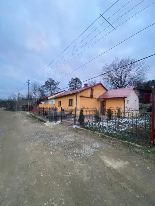 Casa tip duplex, 3 camere, 45 mp+teren 130 mp, zona Cernauti