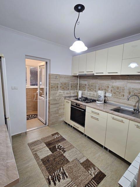 aPARTAMENT 2 CAMERE DECOMANDAT B-DUL MAMAIA