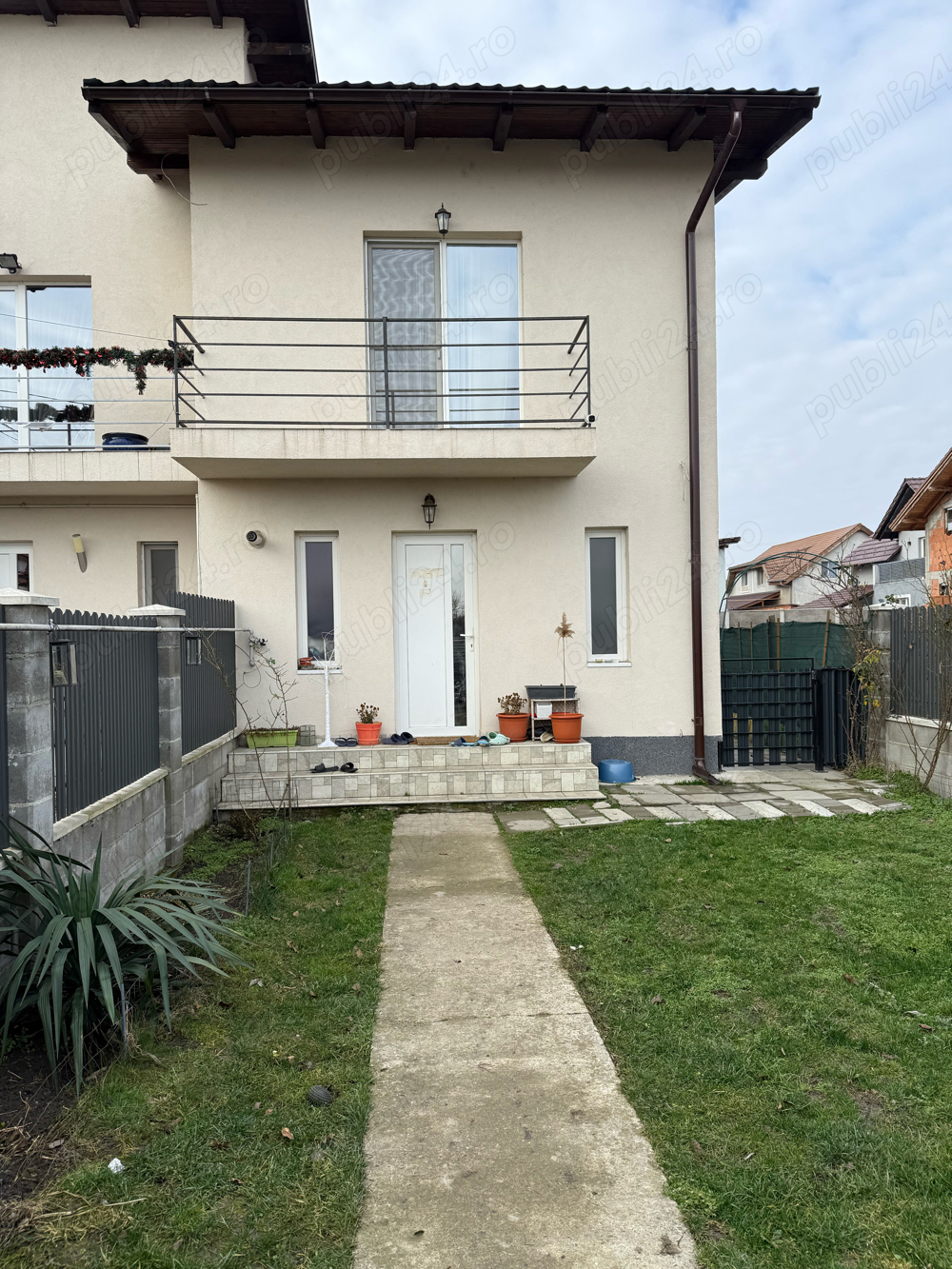 Proprietar vand casa p+e duplex utvin