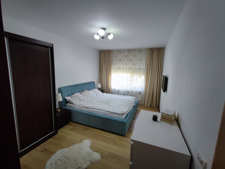 De vanzare apartament 3 camere foarte spatios!