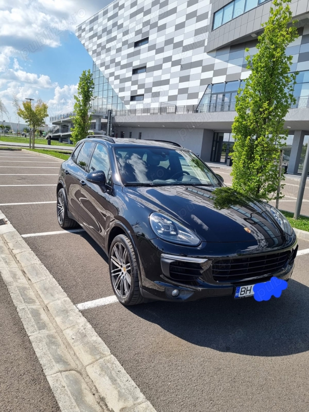 Vând sau schimb Porsche Cayenne