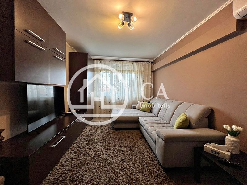 Apartament de vânzare cu 3 camere în zona Rogerius, Oradea