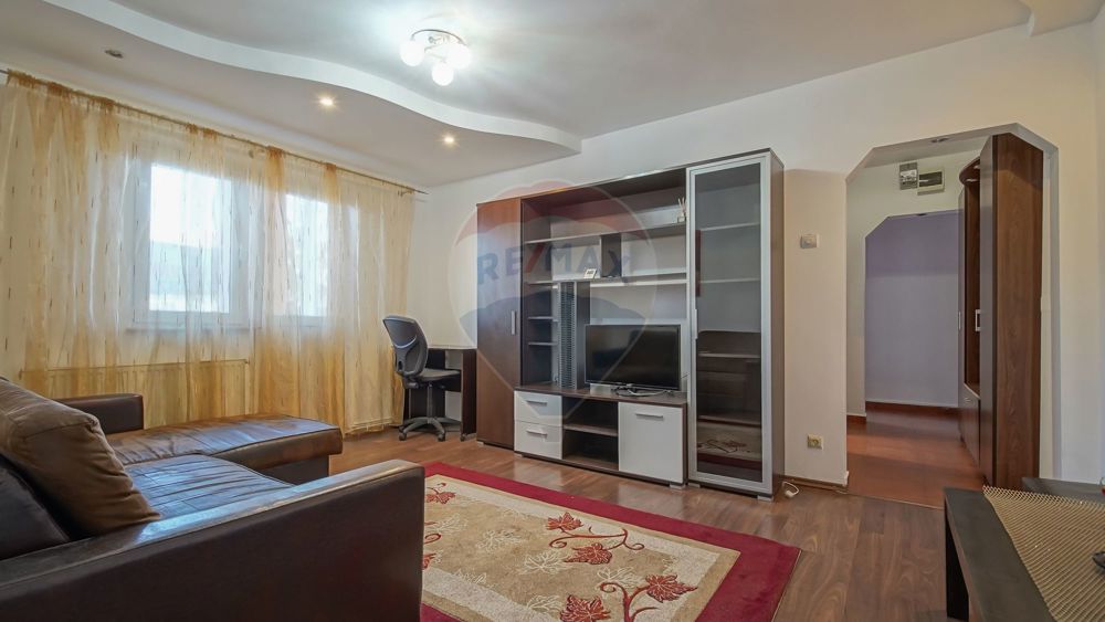 De vânzare apartament cu 3 camere, etaj 3, pe strada Codrul Cosminului